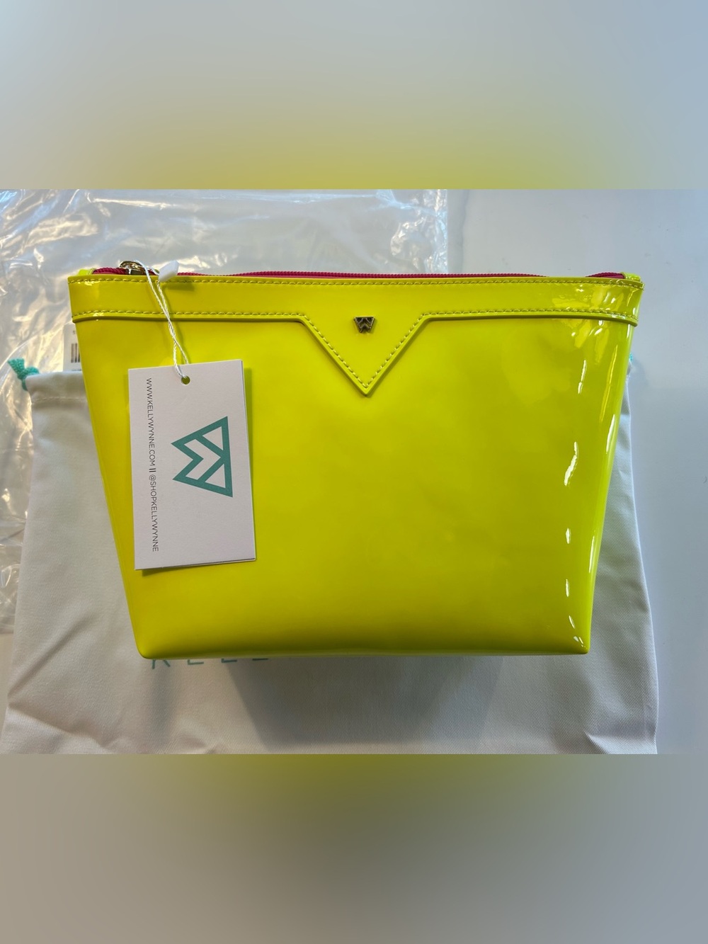 NWT Kelly Wynne Neon Yellow Patent Go Get Em Pouch with Hot Pink Zip